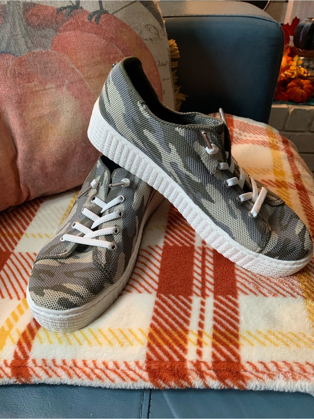 Madden NYC Platform Sneakers in Green Camouflage Print, Women’s 8-1/2 Medium